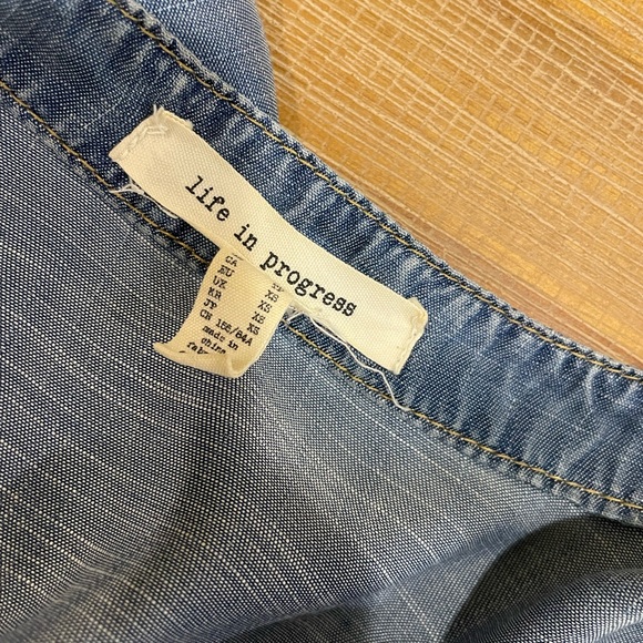 Denim Button Down, thin material - Picture 3 of 4